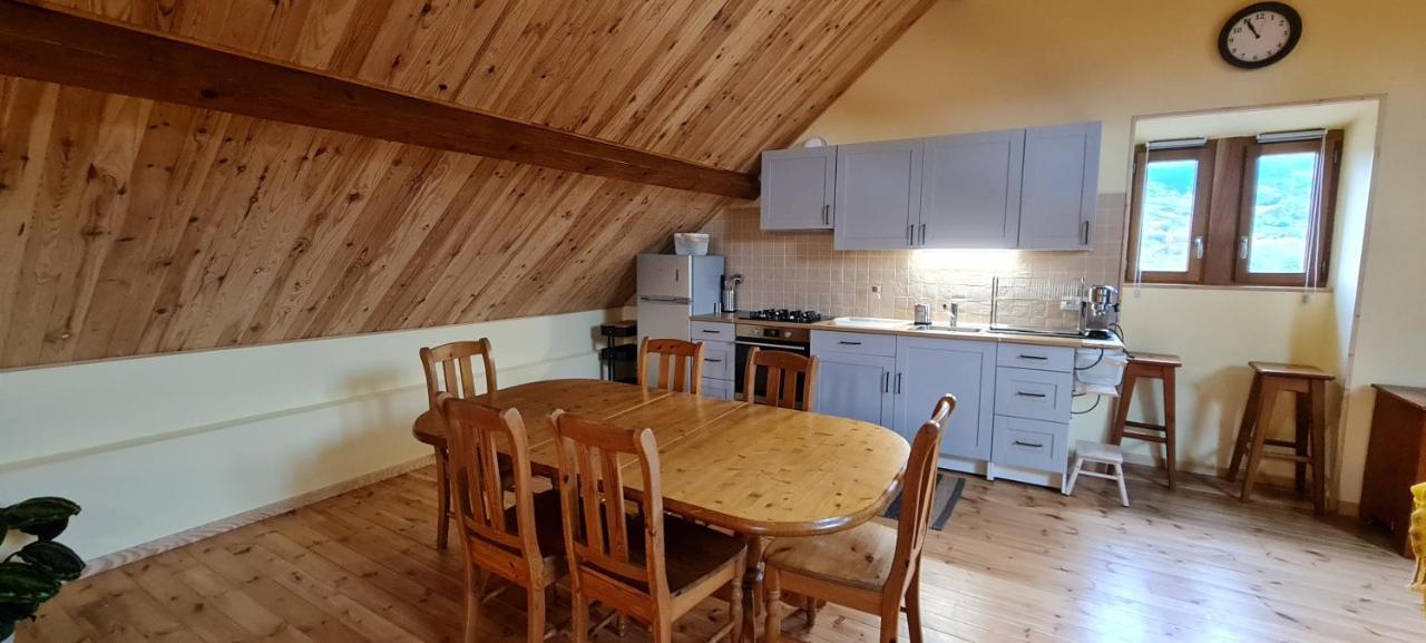 Loft Mansarde Du Train Jaune Avec Vue Sur Les Montagnes Saillagouse Eksteriør bilde