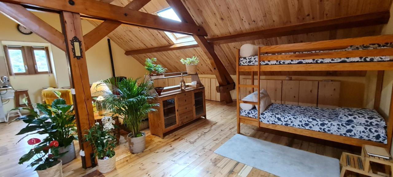 Loft Mansarde Du Train Jaune Avec Vue Sur Les Montagnes Saillagouse Eksteriør bilde