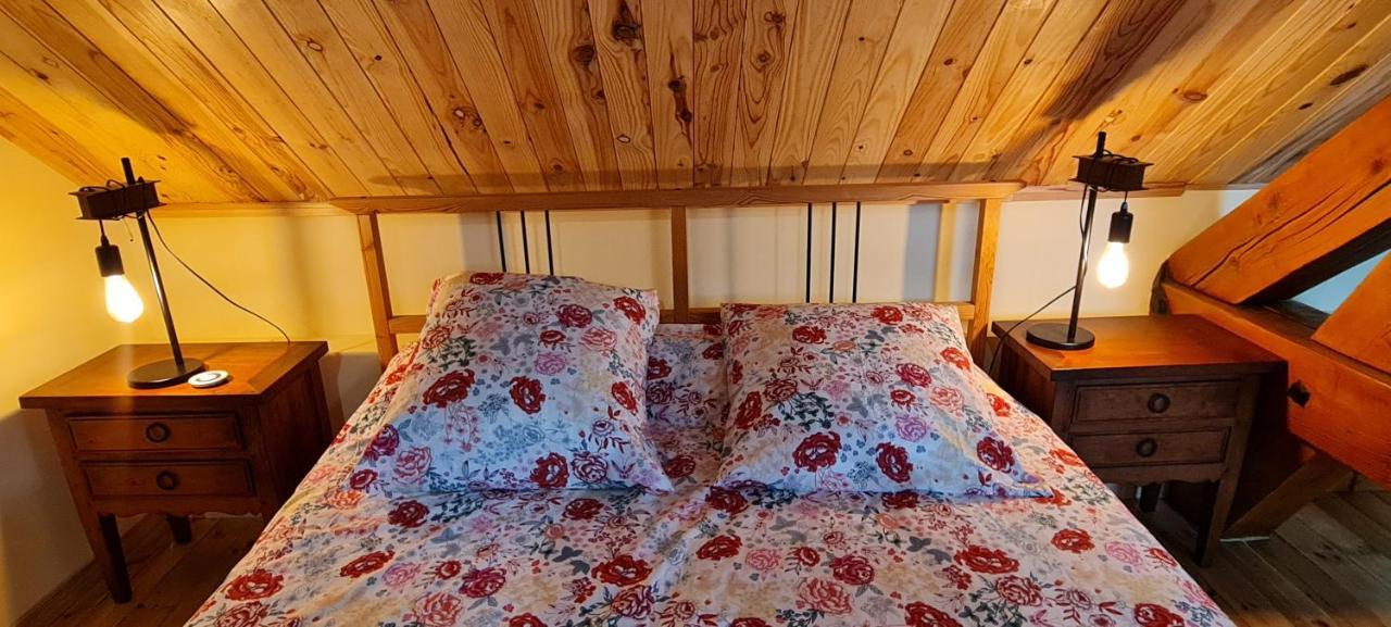 Loft Mansarde Du Train Jaune Avec Vue Sur Les Montagnes Saillagouse Eksteriør bilde