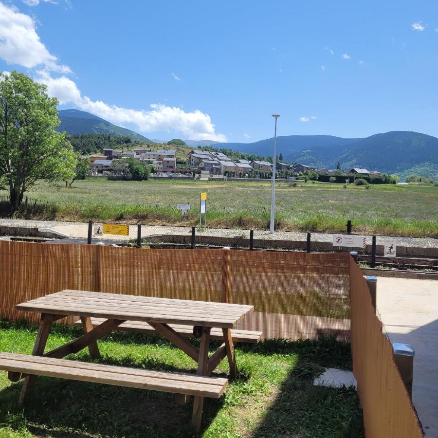 Loft Mansarde Du Train Jaune Avec Vue Sur Les Montagnes Saillagouse Eksteriør bilde